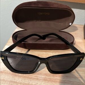 Women’s Tom Ford Elegant Black Sunglasses